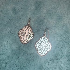 🌺 3/$15 🌺 Silver earrings